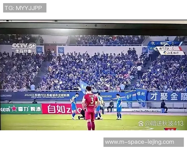 鸿雁解说中提到的足球明星究竟是谁引发了众多球迷的关注与讨论 鸿雁解说中提到的足球明星究竟是谁引发了众多球迷的关注与讨论