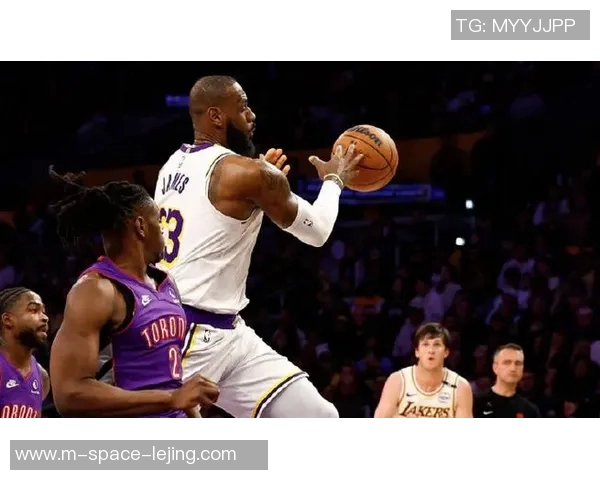 篮球明星传球绝招视频揭秘提升技巧的完美传球方式与训练方法分享